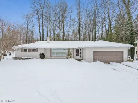 1310 Overlook Dr, Alliance, OH 44601