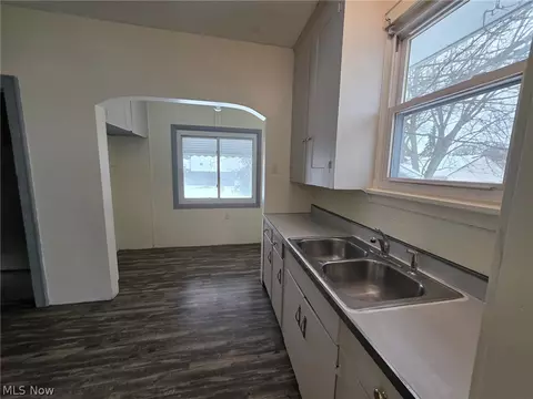 1174 Linden Ave, Akron, OH 44310 photo 8