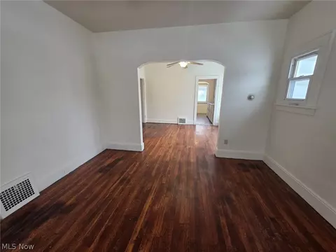 1174 Linden Ave, Akron, OH 44310 photo 5