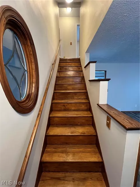 Entry Way - 2512 W 9th St, Ashtabula, OH 44004 photo 1 of 1