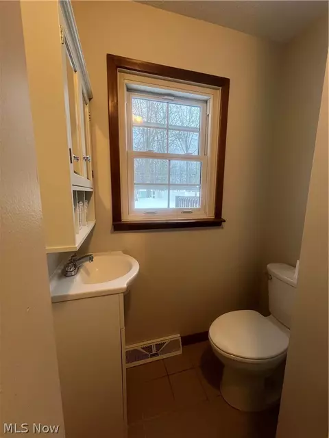 Bath - 2512 W 9th St, Ashtabula, OH 44004 photo 2 of 4
