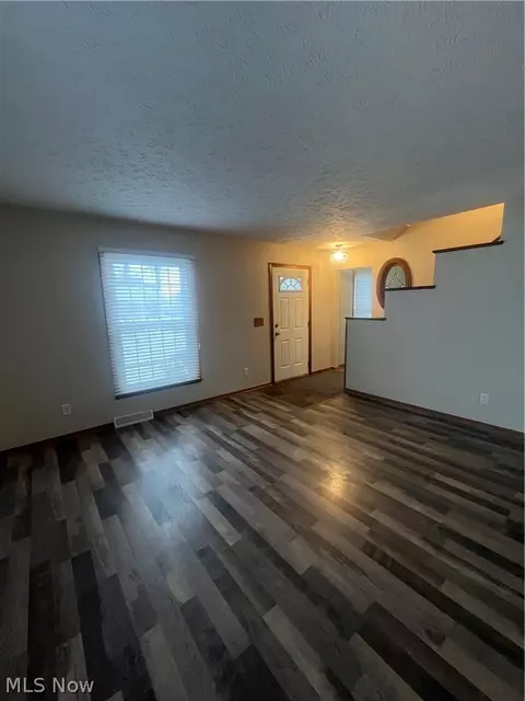Living - 2512 W 9th St, Ashtabula, OH 44004 photo 1 of 2