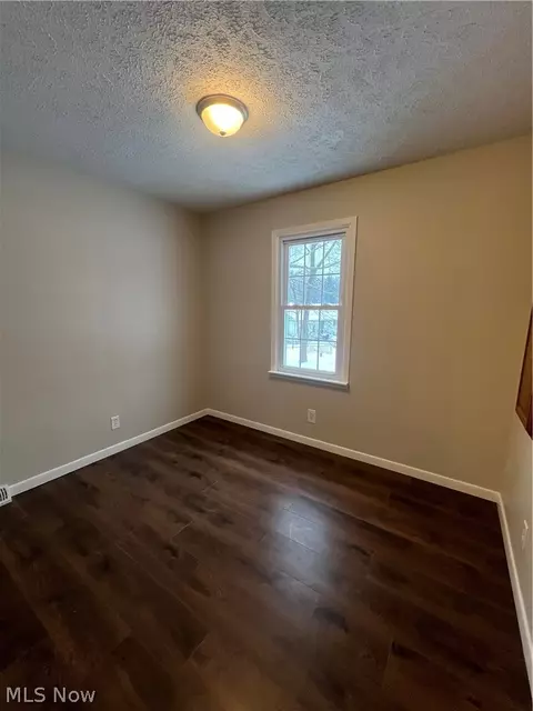 Bedroom - 2512 W 9th St, Ashtabula, OH 44004 photo 2 of 5
