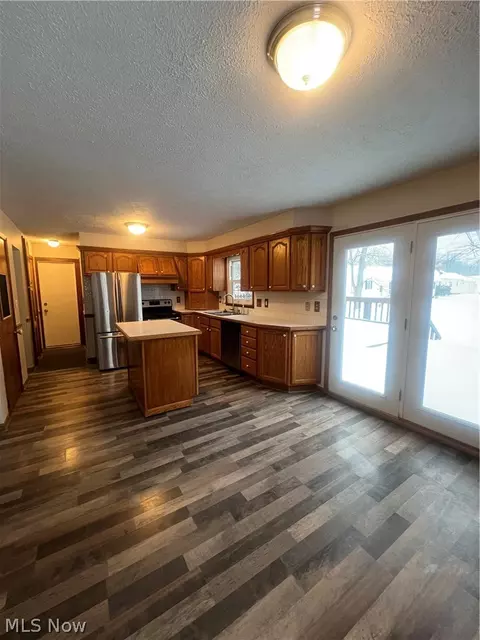 Kitchen - 2512 W 9th St, Ashtabula, OH 44004 photo 2 of 2