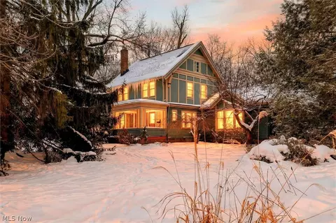 1798 Middlehurst Rd, Cleveland Heights, OH 44118