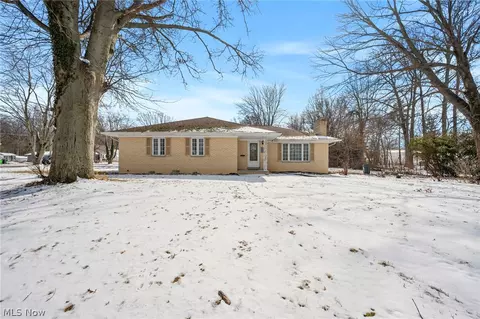 32249 Lake Rd, Avon Lake, OH 44012