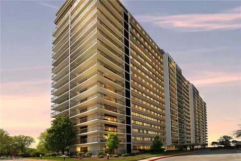 12550 Lake Ave #805, Lakewood, OH 44107