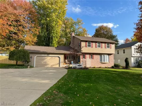 547 Squirrel Hill Dr, Youngstown, OH 44512