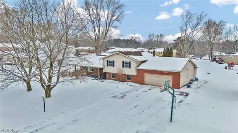 477 Deborah Dr, New Franklin, OH 44319