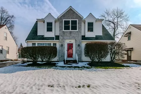 1677 Hawthorne Dr, Mayfield Heights, OH 44124