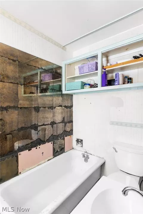 Bath - 464 Elm St, Struthers, OH 44471 photo 1 of 2