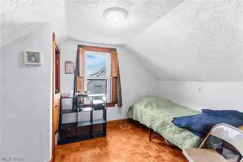 Bedroom - 464 Elm St, Struthers, OH 44471 photo 3 of 5