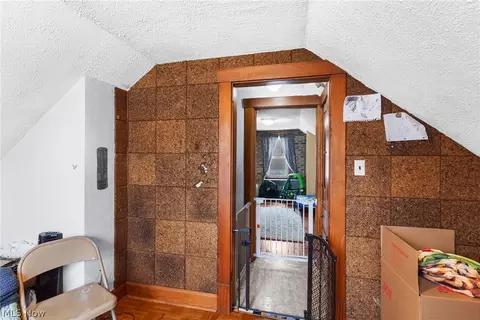 Entry Way - 464 Elm St, Struthers, OH 44471 photo 4 of 4