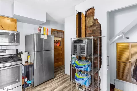 Kitchen - 464 Elm St, Struthers, OH 44471 photo 3 of 3