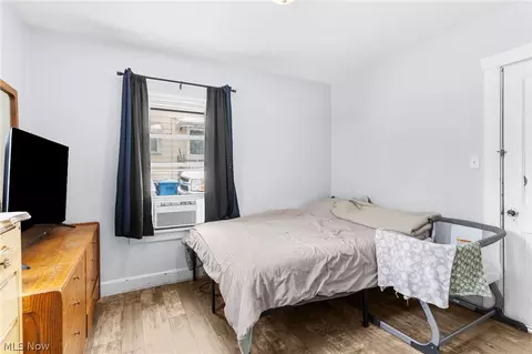 Bedroom - 464 Elm St, Struthers, OH 44471 photo 4 of 5
