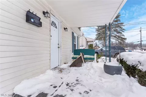 Exterior - 464 Elm St, Struthers, OH 44471 photo 4 of 4