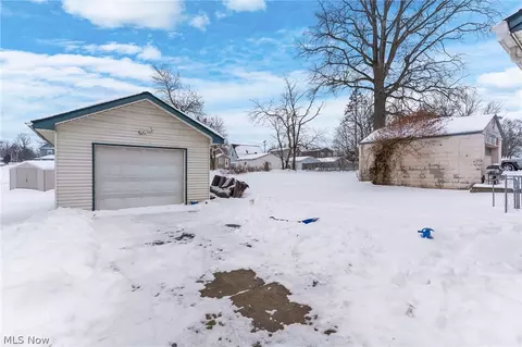Exterior - 464 Elm St, Struthers, OH 44471 photo 3 of 4