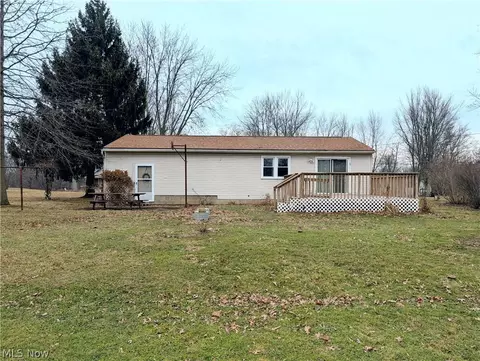 2000 Stake Dr, Green, OH 44232 photo 3