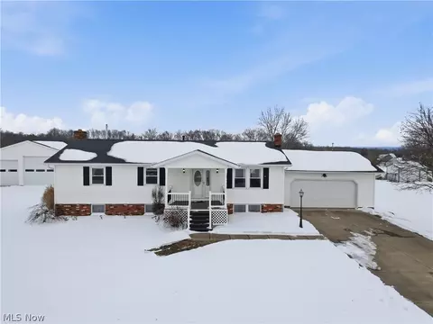 320 Musser Dr, Hopewell, OH 43746