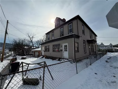 719721 Hickory St, Martins Ferry, OH 43935