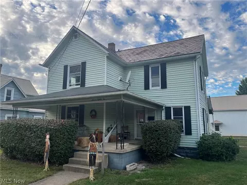 782 E State St, Newcomerstown, OH 43832