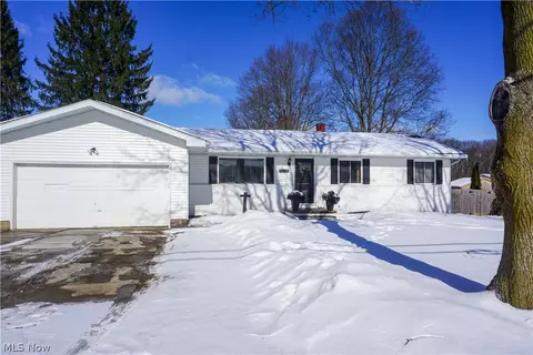 2887 Greenridge Rd, Norton, OH 44203