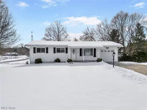 3388 Symphony Ln, New Franklin, OH 44216