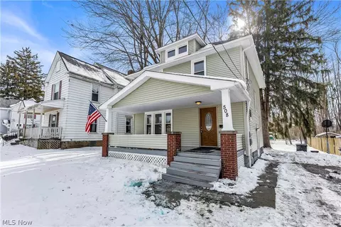 508 12th St, Elyria, OH 44035
