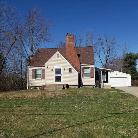 5411 Columbus Rd NE, Louisville, OH 44641