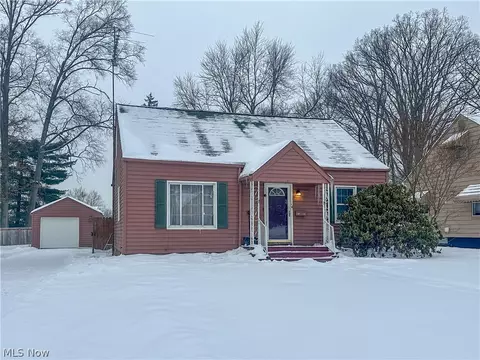 1575 Maplewood St NE, Warren, OH 44483