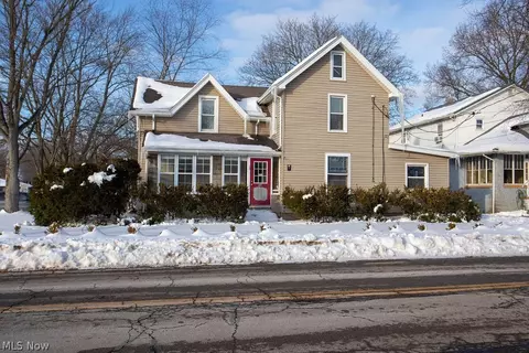18 E Salem St, Columbiana, OH 44408