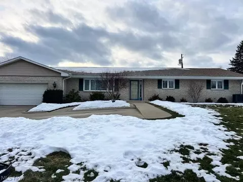 67582 Clark Rd, Saint Clairsville, OH 43950