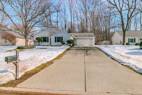 340 Parkway Blvd, Madison, OH 44057
