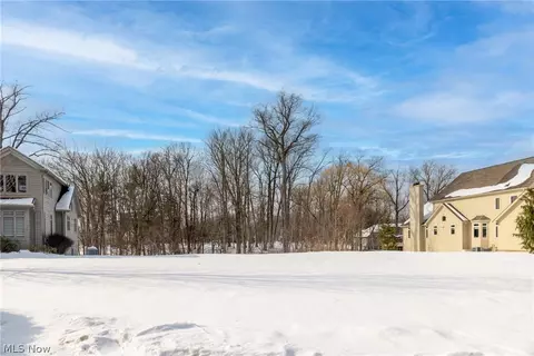 1906 Woodbrook Ln, Lyndhurst, OH 44122