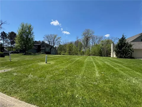 1906 Woodbrook Ln, Lyndhurst, OH 44122