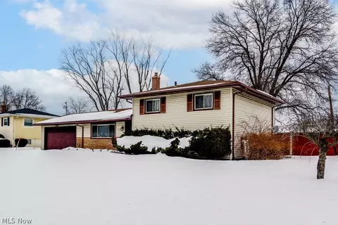 5731 Meadow Ln, Bedford Heights, OH 44146