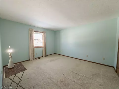 3210 S Billingsgate Cir NW, Canton, OH 44708 photo 13