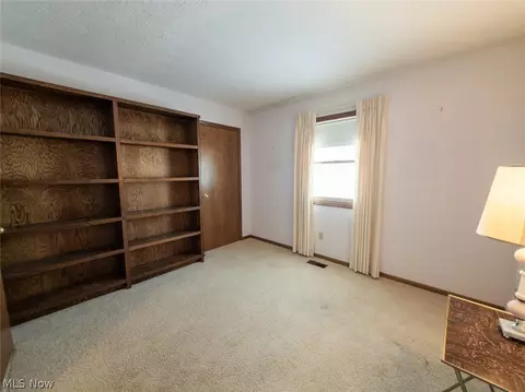 3210 S Billingsgate Cir NW, Canton, OH 44708 photo 14