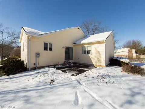 3210 S Billingsgate Cir NW, Canton, OH 44708 photo 3