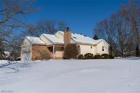 3210 S Billingsgate Cir NW, Canton, OH 44708 photo 2