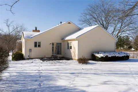 3210 S Billingsgate Cir NW, Canton, OH 44708 photo 4