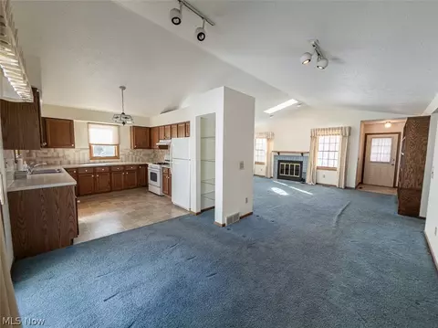 3210 S Billingsgate Cir NW, Canton, OH 44708 photo 7