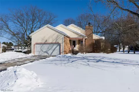 3210 S Billingsgate Cir NW, Canton, OH 44708
