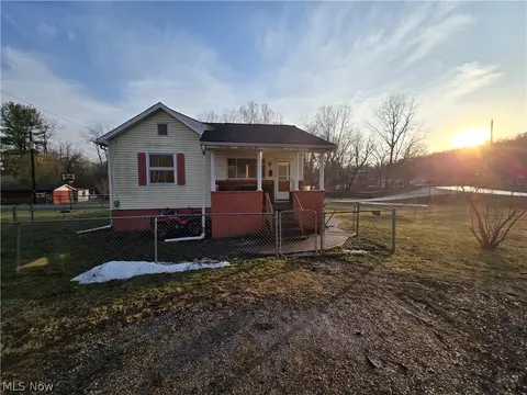 71421 Center St, Saint Clairsville, OH 43950