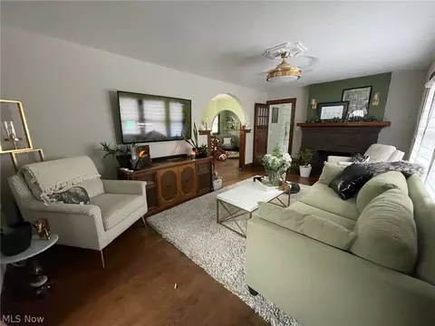 154 Bellfield Ave, Elyria, OH 44035 photo 2