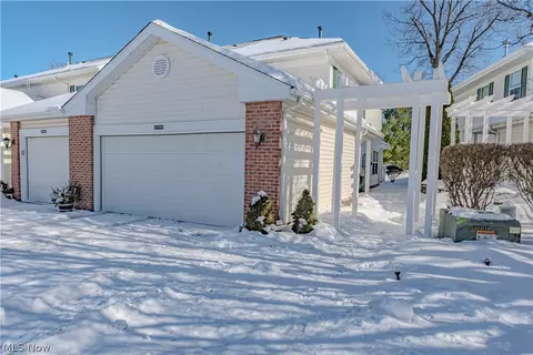 6759 Quarrystone Ln, Middleburg Heights, OH 44130