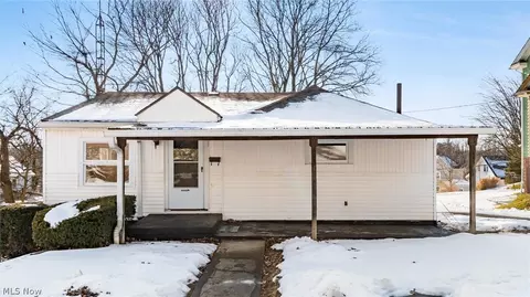 305 N High St, New Lexington, OH 43764