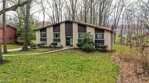 447 Spring Grove Dr, Tallmadge, OH 44278