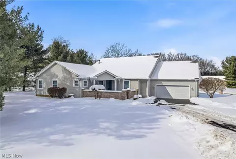 105 Nicklaus Dr, Warren, OH 44484