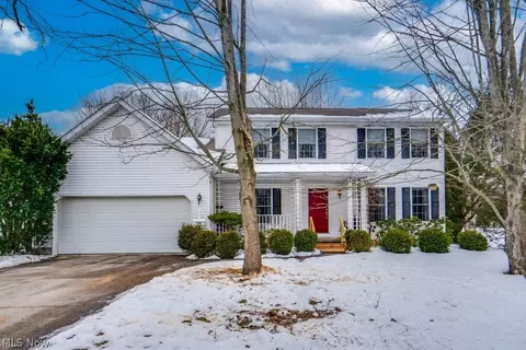 136 Taylor Rd, Barberton, OH 44203